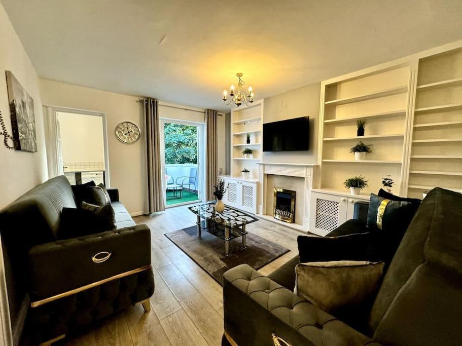 Newly Renovated Kensington 2 Bedroom Apartment With Balcony Near Harrods Sleeps 6, 2 Min Walk From Station Londres Exterior foto