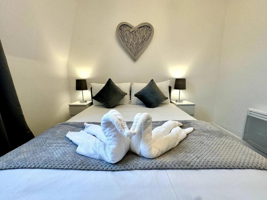 Newly Renovated Kensington 2 Bedroom Apartment With Balcony Near Harrods Sleeps 6, 2 Min Walk From Station Londres Exterior foto