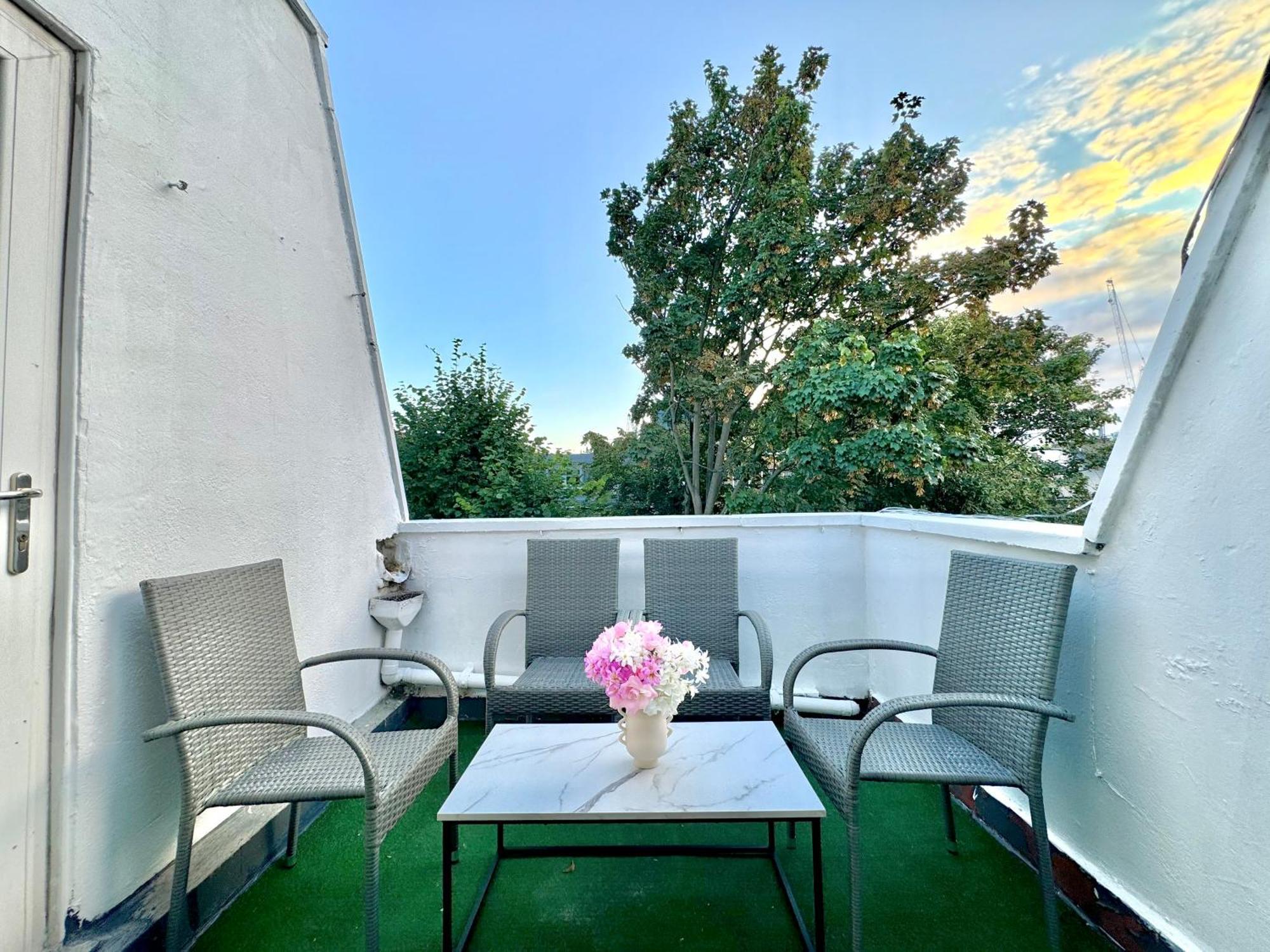 Newly Renovated Kensington 2 Bedroom Apartment With Balcony Near Harrods Sleeps 6, 2 Min Walk From Station Londres Exterior foto