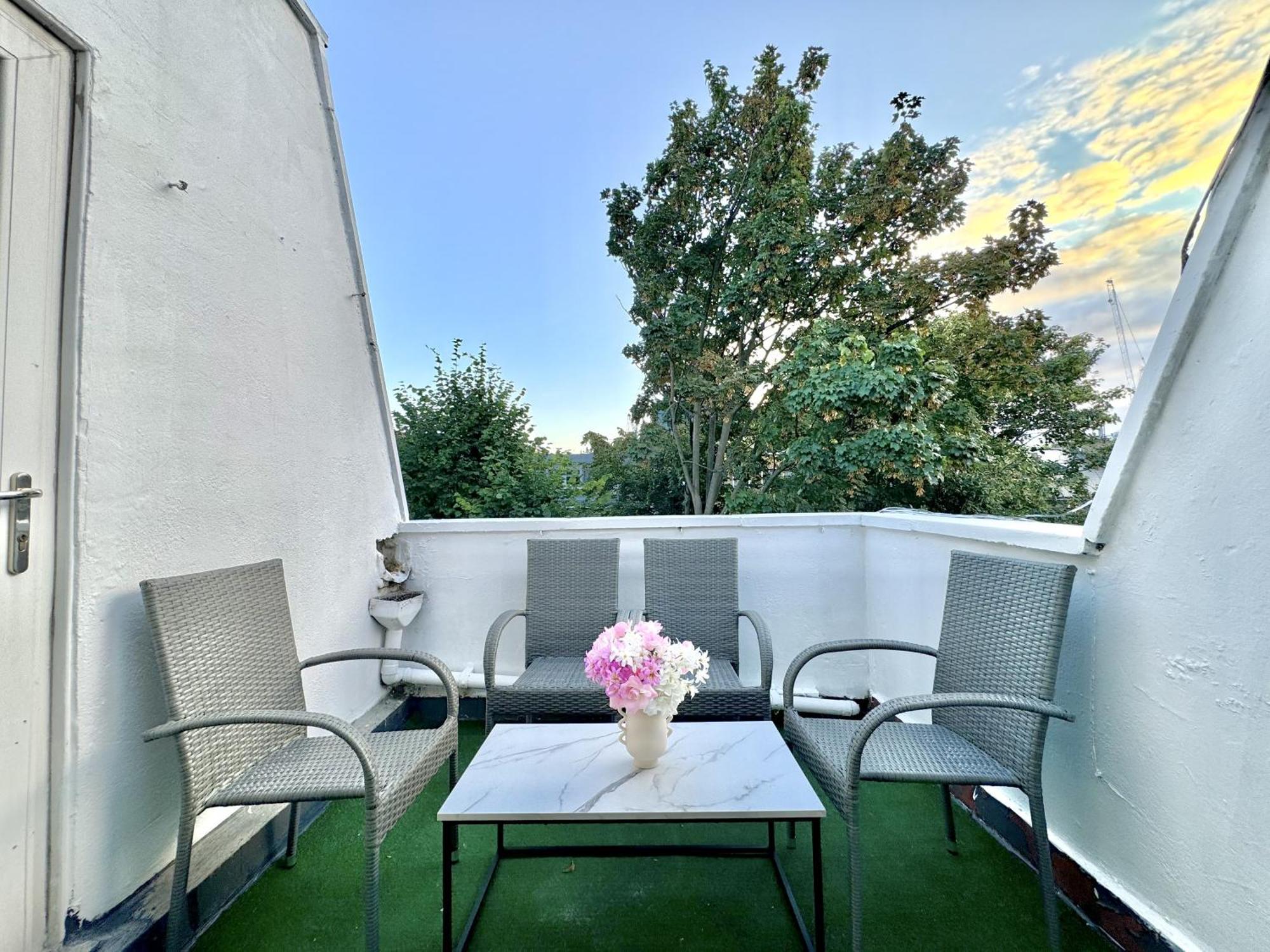 Newly Renovated Kensington 2 Bedroom Apartment With Balcony Near Harrods Sleeps 6, 2 Min Walk From Station Londres Exterior foto