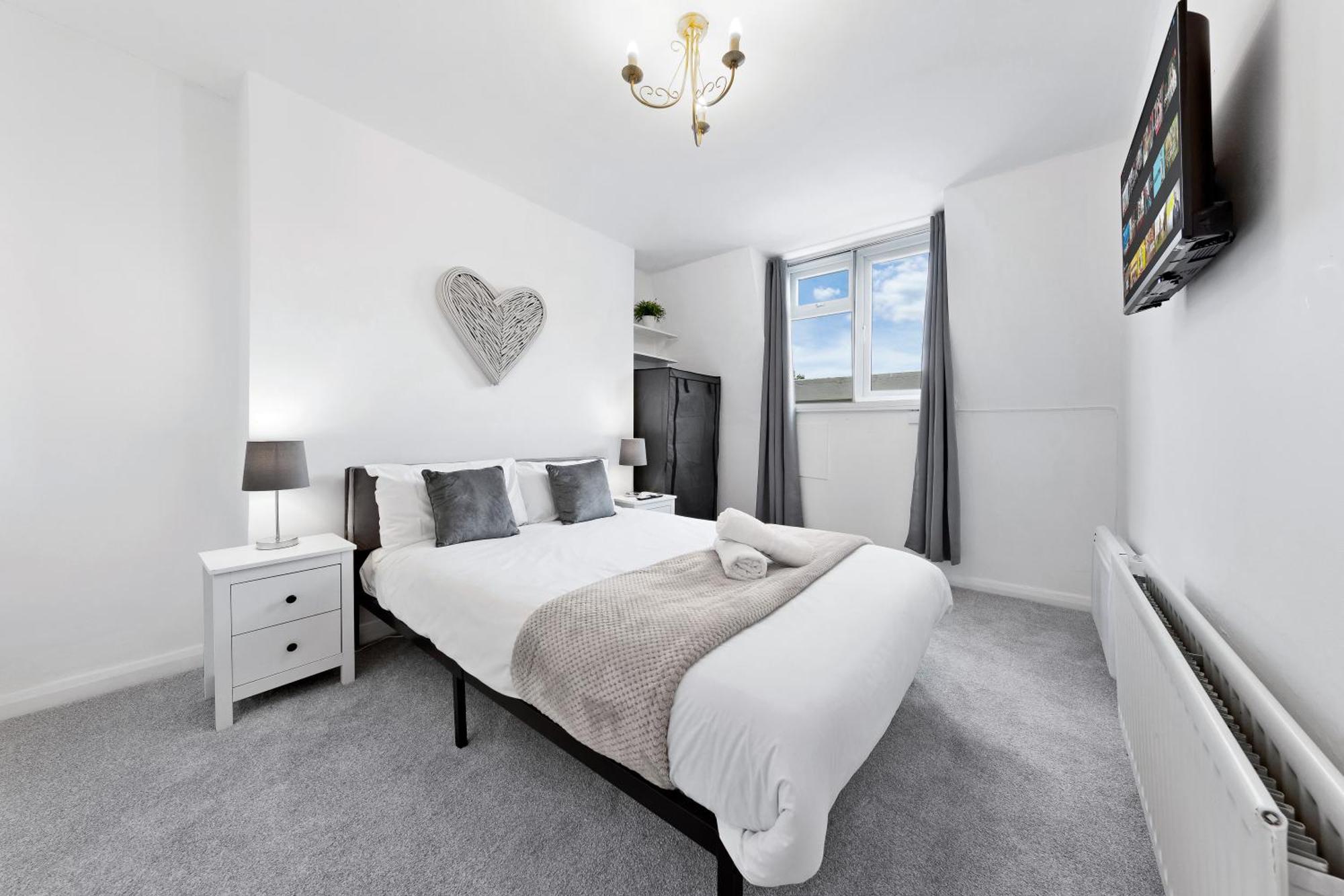 Newly Renovated Kensington 2 Bedroom Apartment With Balcony Near Harrods Sleeps 6, 2 Min Walk From Station Londres Exterior foto