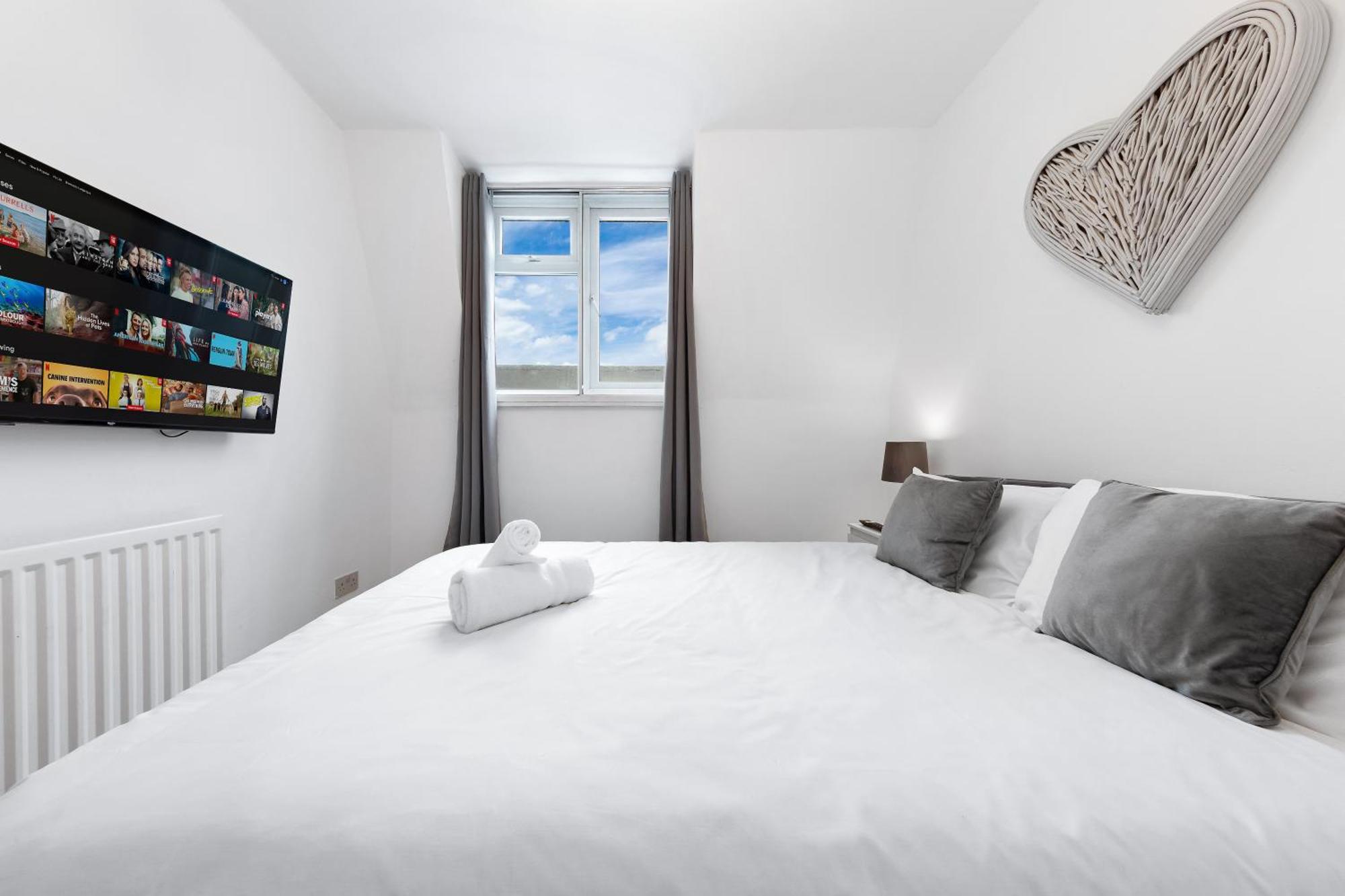 Newly Renovated Kensington 2 Bedroom Apartment With Balcony Near Harrods Sleeps 6, 2 Min Walk From Station Londres Exterior foto