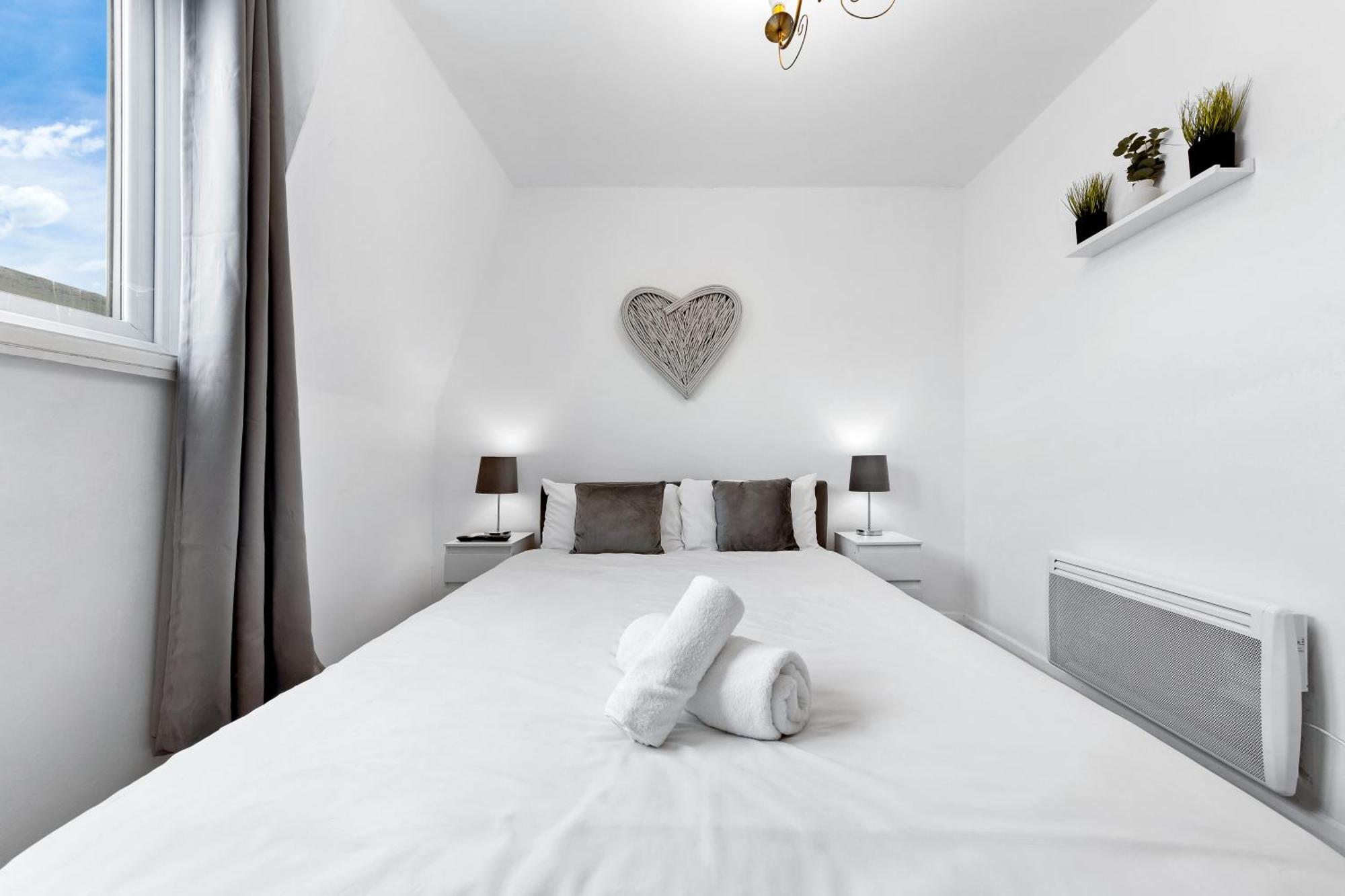 Newly Renovated Kensington 2 Bedroom Apartment With Balcony Near Harrods Sleeps 6, 2 Min Walk From Station Londres Exterior foto