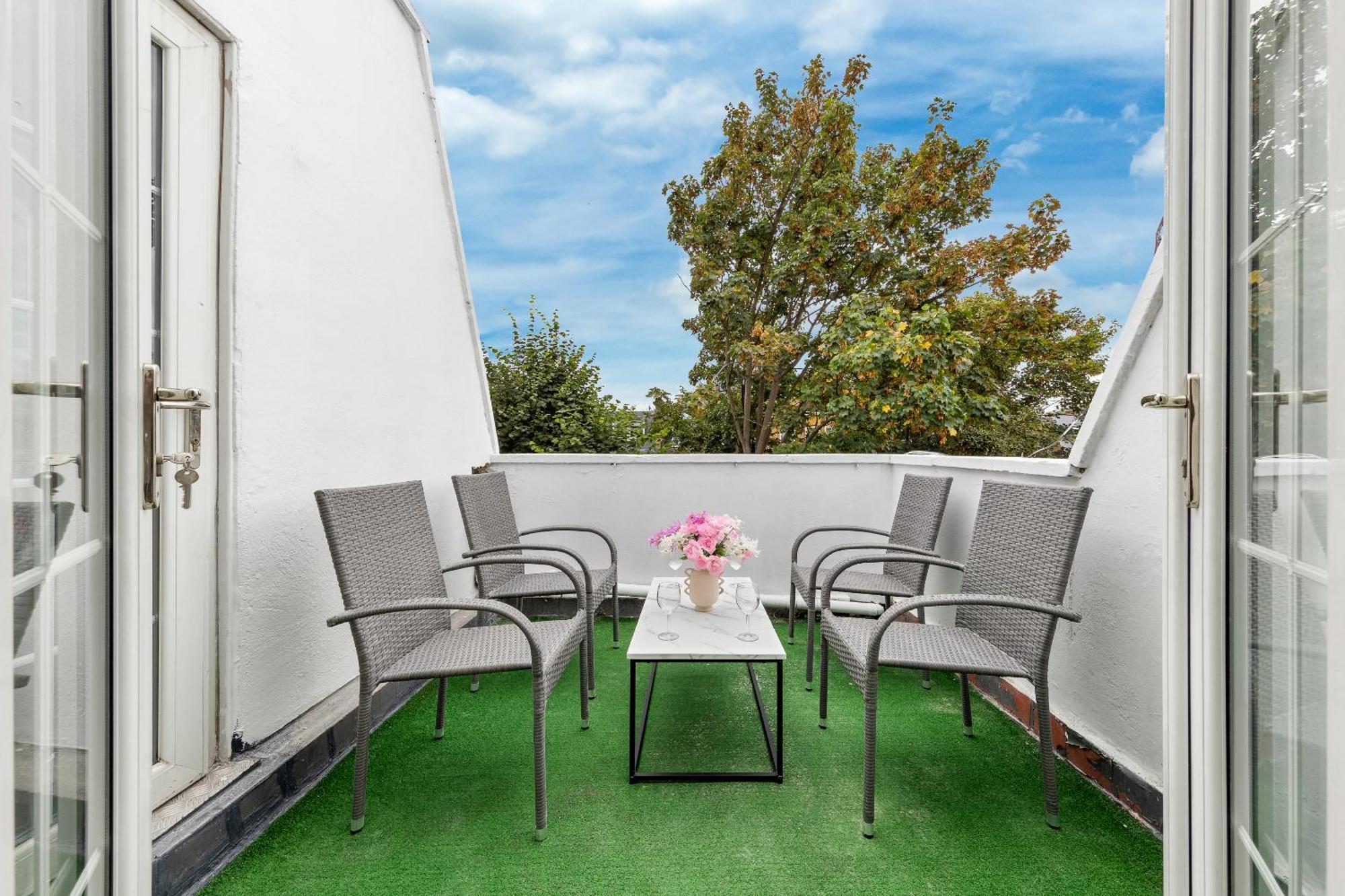 Newly Renovated Kensington 2 Bedroom Apartment With Balcony Near Harrods Sleeps 6, 2 Min Walk From Station Londres Exterior foto