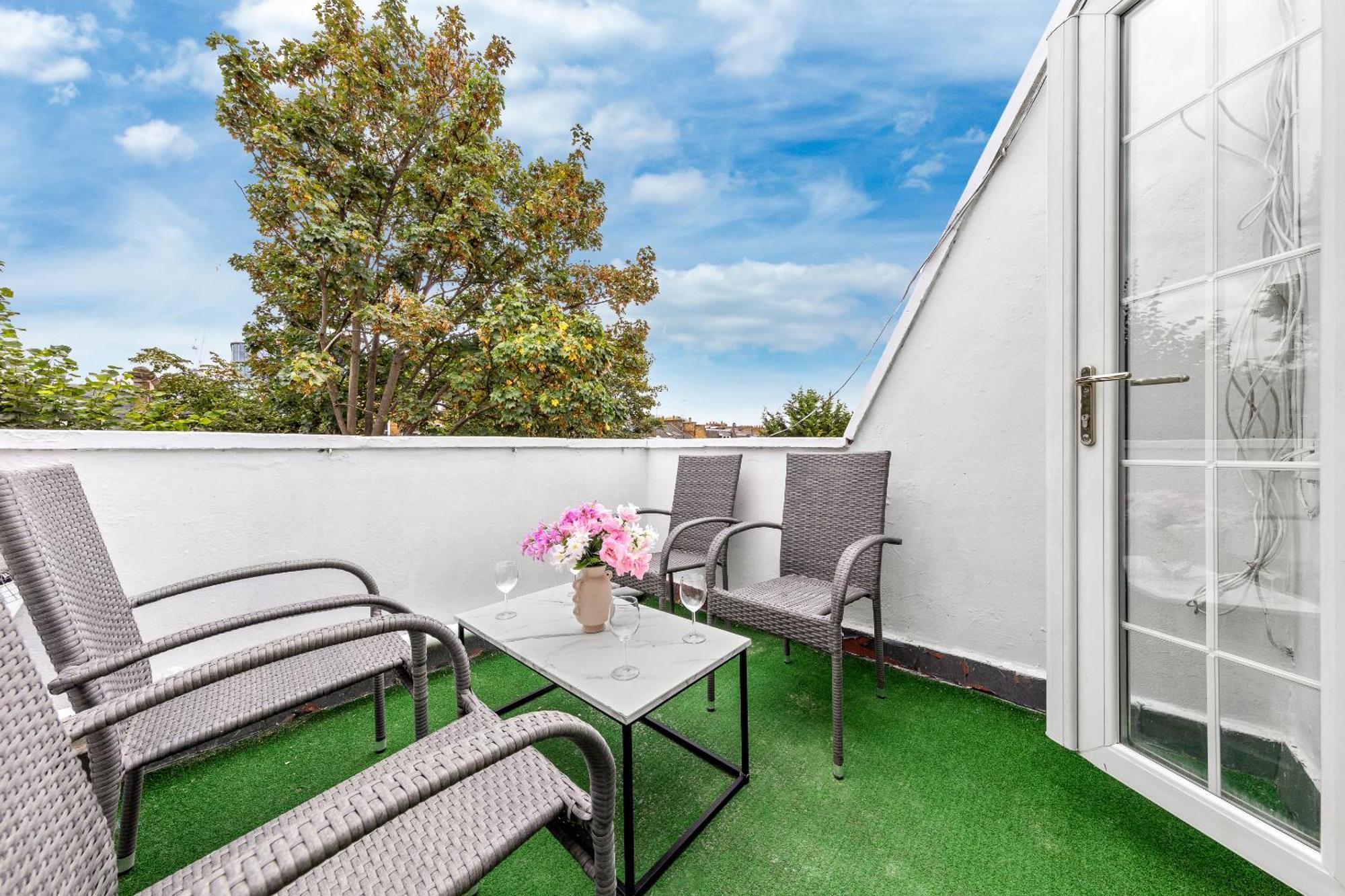 Newly Renovated Kensington 2 Bedroom Apartment With Balcony Near Harrods Sleeps 6, 2 Min Walk From Station Londres Exterior foto