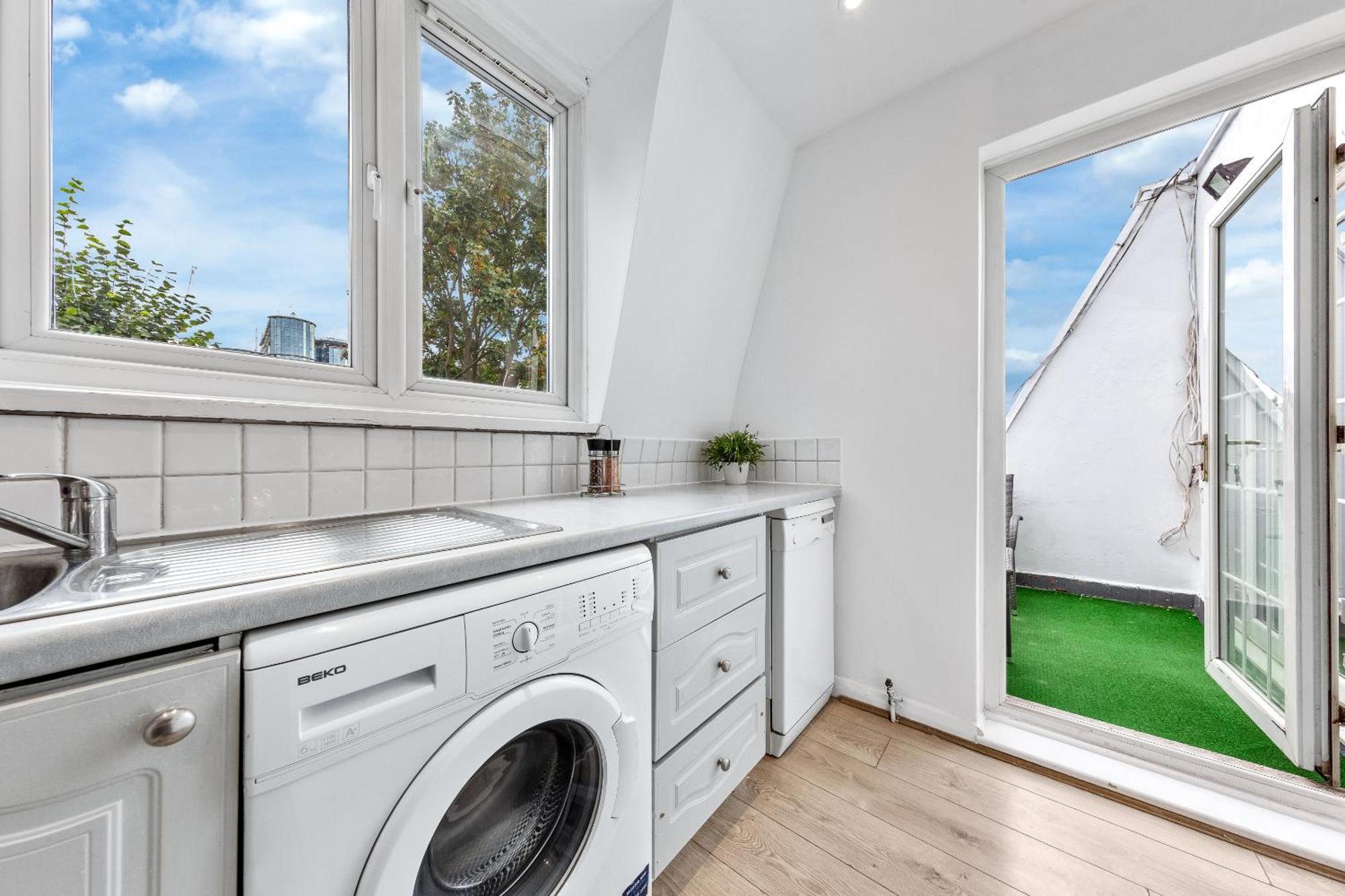 Newly Renovated Kensington 2 Bedroom Apartment With Balcony Near Harrods Sleeps 6, 2 Min Walk From Station Londres Exterior foto