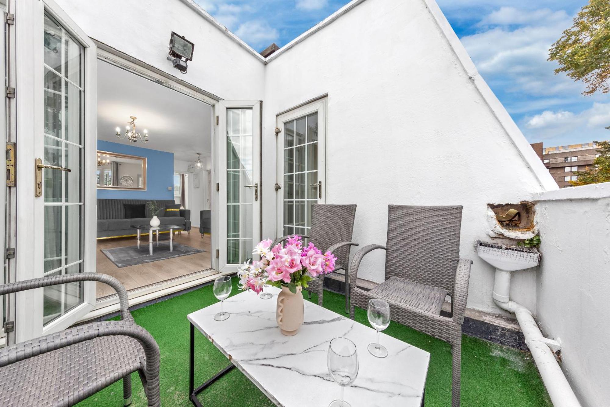 Newly Renovated Kensington 2 Bedroom Apartment With Balcony Near Harrods Sleeps 6, 2 Min Walk From Station Londres Exterior foto